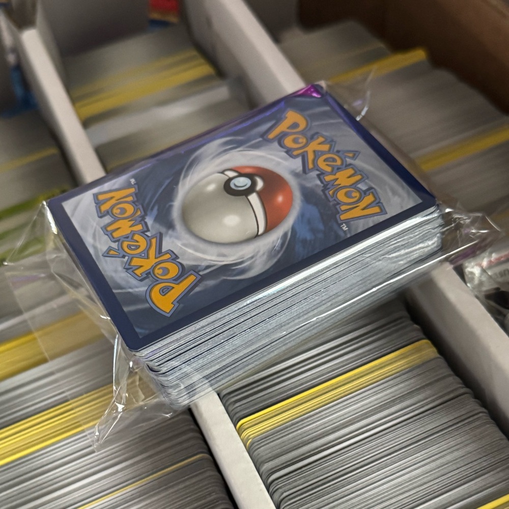 100 Pokemon card lot bundle pack - 3 guaranteed holo/reverse holos! - Picture 2 of 4